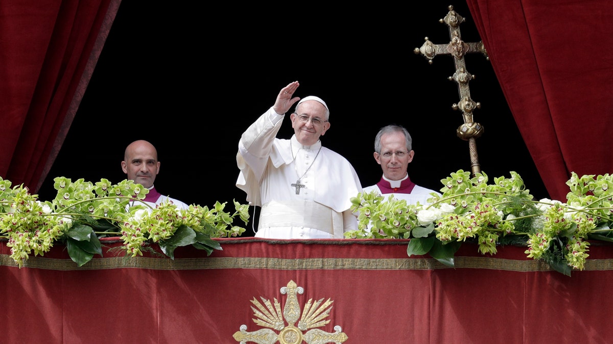 Pope Francis delivers the Urbi et Orbi (to the city and to the world) blessing at the end of the Easter Sunday Mass in St. Peter's Square at the Vatican, Sunday, April 1, 2018. (AP Photo/Andrew Medichini)