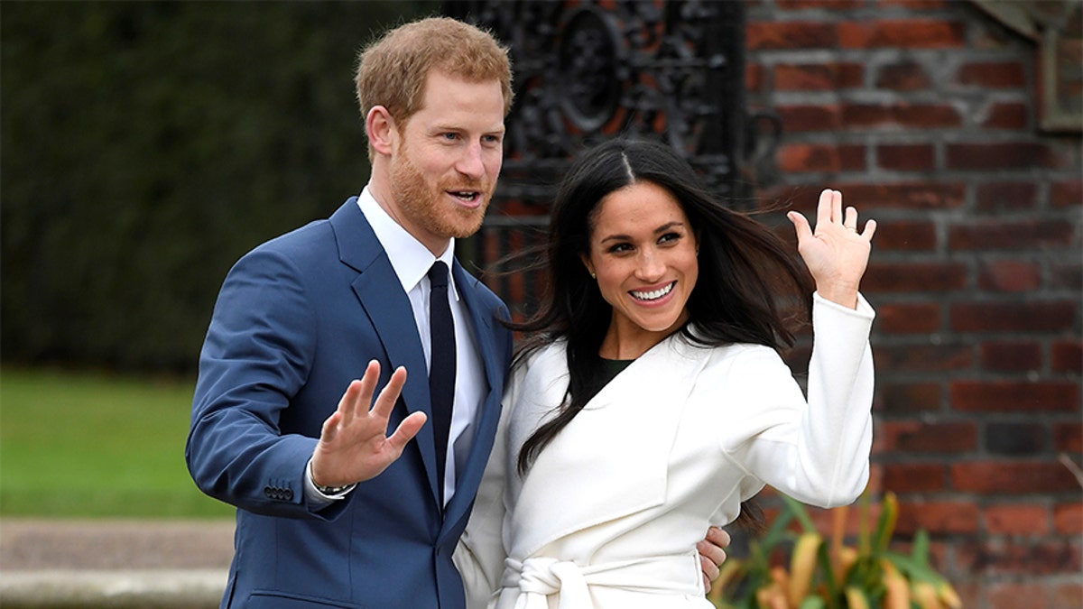 Britain's Prince Harry poses with Meghan Markle in the Sunken Garden of Kensington Palace, London, Britain, November 27, 2017. REUTERS/Toby Melville - RC1DEF845A40