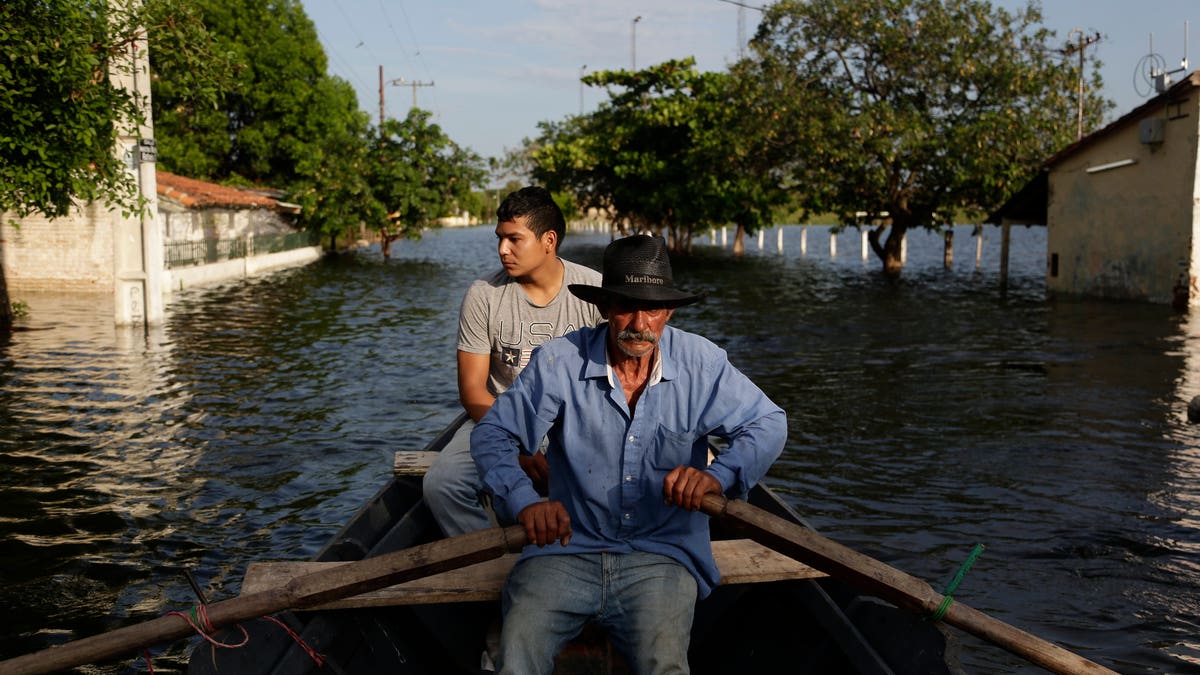 6d835927-APTOPIX Paraguay Floods