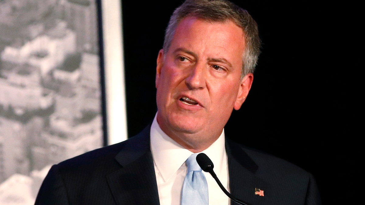 Democratic nominee for New York City Mayor Bill de Blasio delivers remarks while making an appearance at the CityLab luncheon in New York, October 8, 2013. REUTERS/Mike Segar (UNITED STATES - Tags: POLITICS) - GM1E9A90FKR01