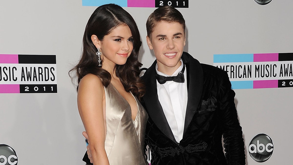 LOS ANGELES, CA - NOVEMBER 20: Singers Selena Gomez (L) and Justin Bieber arrive at the 2011 American Music Awards held at Nokia Theatre L.A. LIVE on November 20, 2011 in Los Angeles, California. (Photo by Jason Merritt/Getty Images)