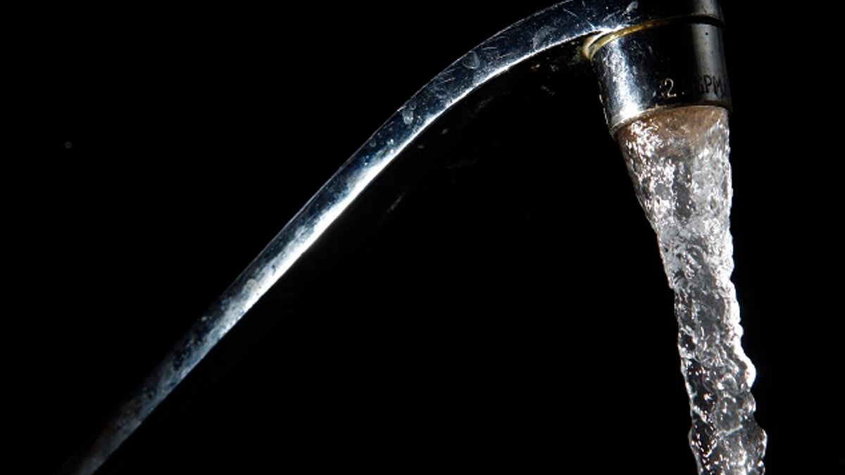 Tap water flows out of a faucet in New York June 14, 2009. As environmental worries cut into sales from traditionally lucrative bottled water, beverage companies such as Coca-Cola, PepsiCo, Nestle and SABMiller are becoming more attuned to the risks of negative consumer environmental perceptions. Water is becoming scarcer, raising a fear that so-far manageable price increases could spike and leading drink companies to take action to maintain access to water and fight their image as water hogs. Picture taken June 14, 2009. To match feature WATER-BEVERAGES/ REUTERS/Eric Thayer (UNITED STATES ENVIRONMENT BUSINESS) - GM1E56G13TU01