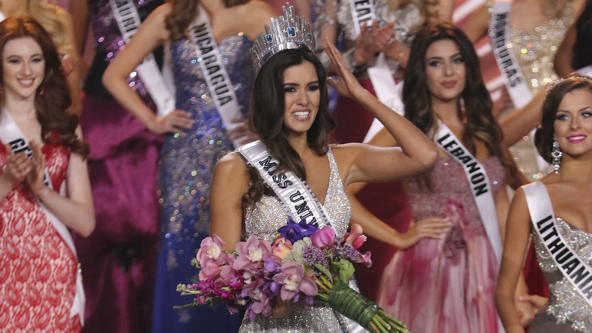 MIAMI, FL - JANUARY 25: Miss Colombia Paulina Vega is crowned Miss Universe 2015 onstage during The 63rd Annual Miss Universe Pageant at Florida International University on January 25, 2015 in Miami, Florida. (Photo by Alexander Tamargo/Getty Images)