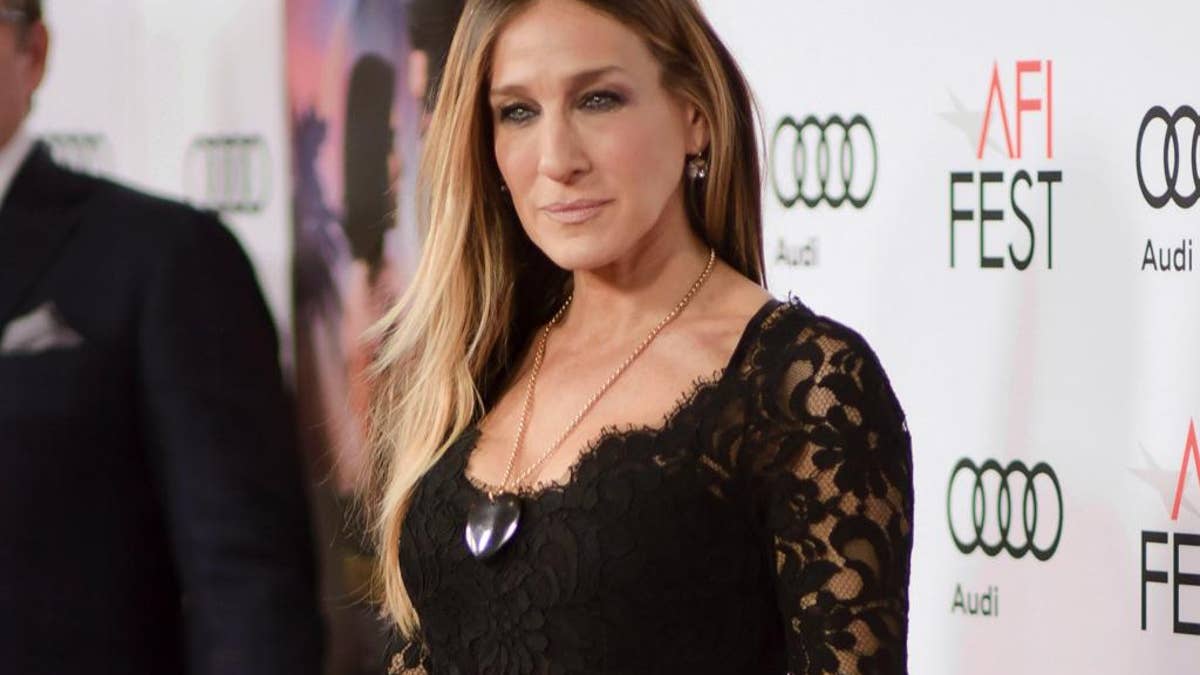 Sarah Jessica Parker says she doesn't really "remember what" the 1993 film "Hocus Pocus" is about.