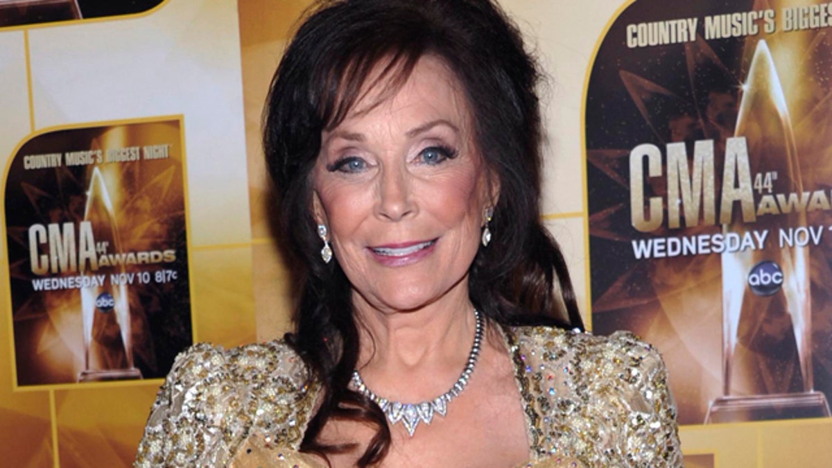 86531631-People Loretta Lynn