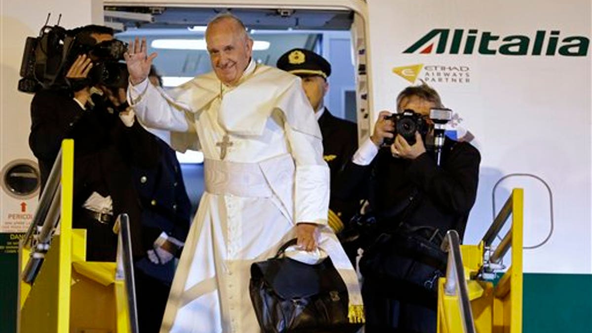 8c9aca18-Paraguay Pope South America