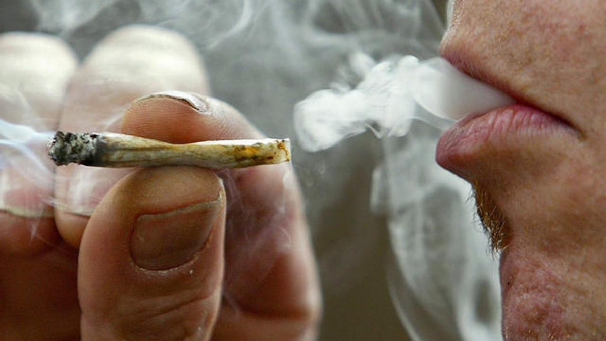 Lebih banyak remaja yang menggunakan ganja, lebih sedikit minum alkohol, survei