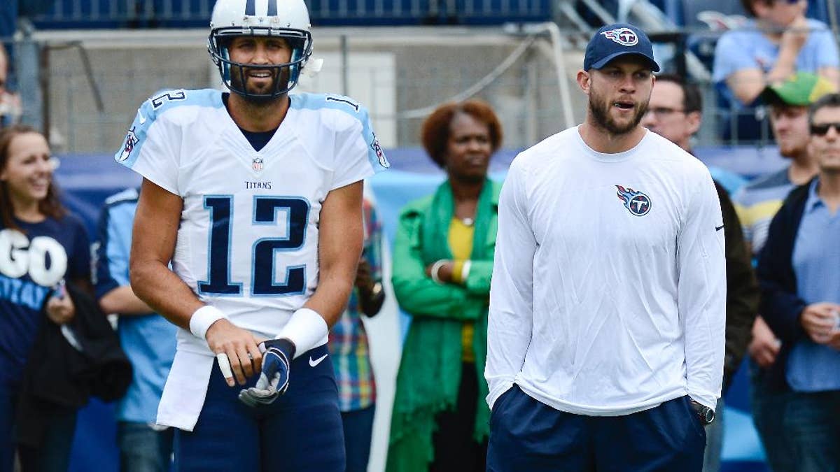 Jake Locker practices, tests injured thumb, still unclear if quarterback  will play vs. Houston