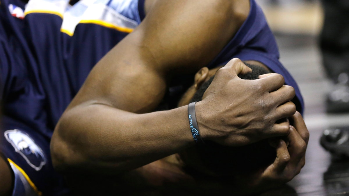 406489fe-Grizzlies Spurs Basketball