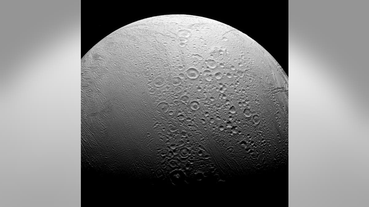 96392105-enceladus