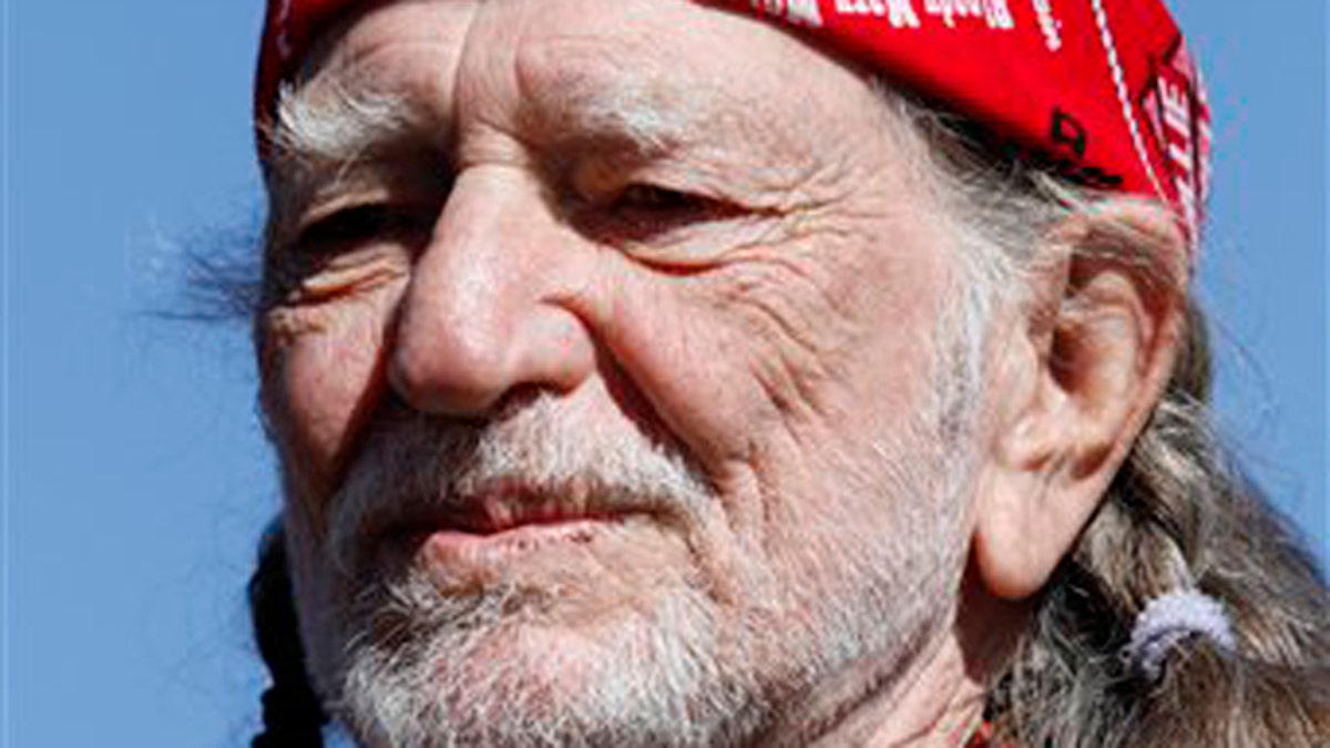 Willie Nelson Sentenced to Sing