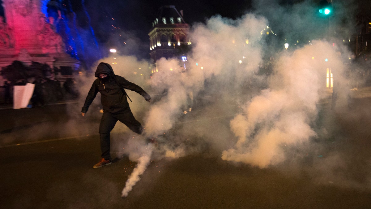 french election protesters 2