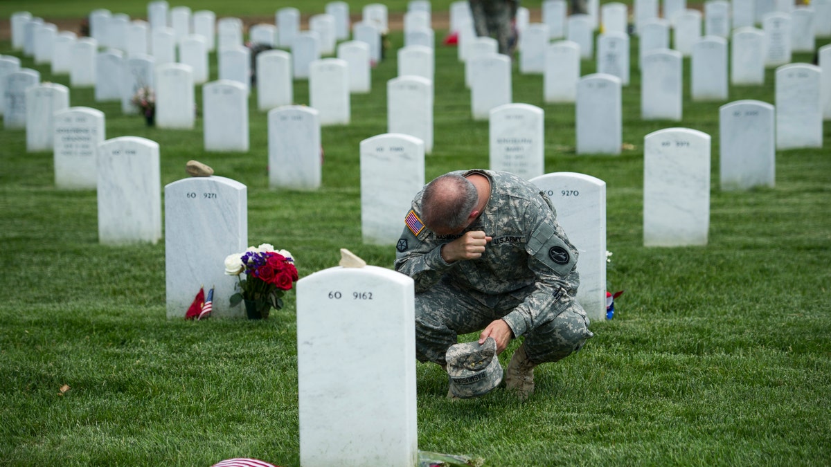 APTOPIX Arlington Cemetery Memorial Day