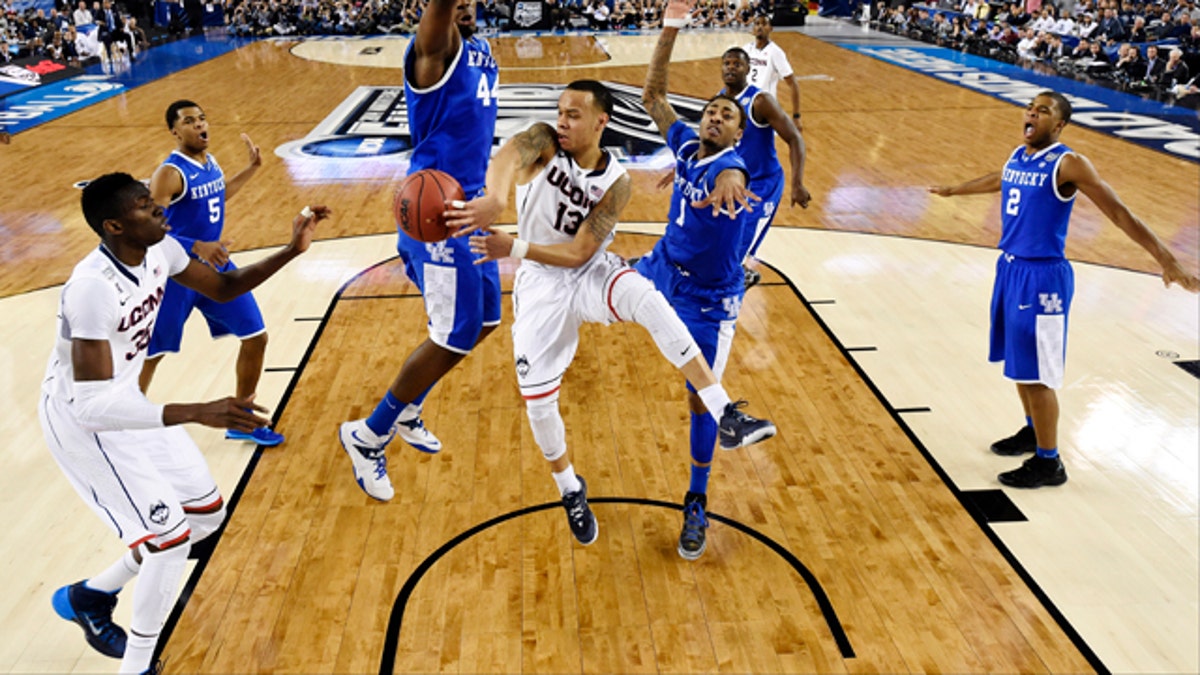 APTOPIX NCAA Kentucky UConn Final Four Basketball