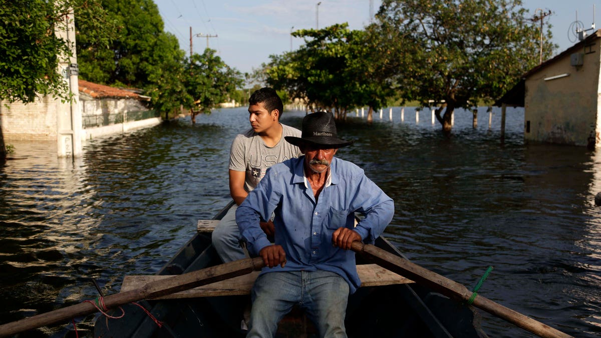 1810f080-APTOPIX Paraguay Floods