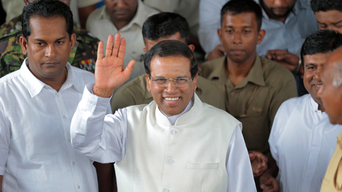 Presiden Sri Lanka menderita kekalahan mengejutkan dalam upaya untuk masa jabatan ketiga