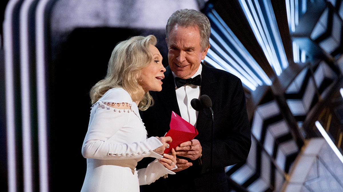 Feb 26, 2017 - Hollywood, California, U.S. - Presenters Faye Dunaway and WARREN BEATTY onstage during The 89th Oscars at the Dolby Theatre in Hollywood, CA on Sunday, February 26, 2017. (Credit Image: Â© AMPAS/ZUMAPRESS.com)