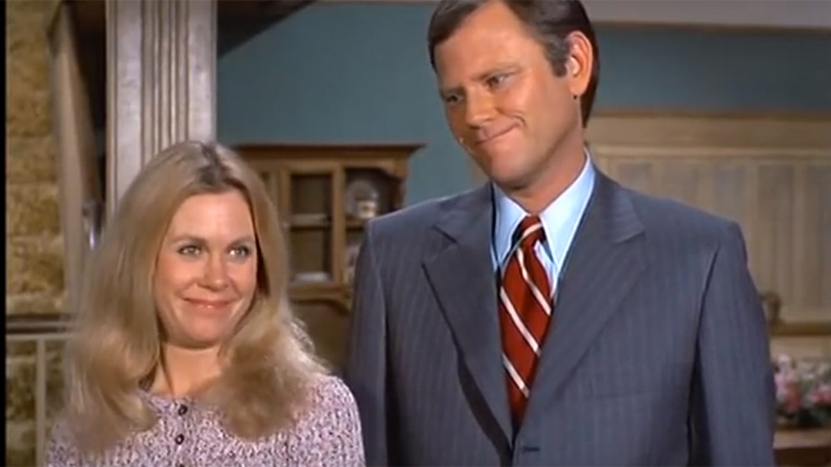 Elizabeth Montgomery and Dick Sargent in a Bewitched scene