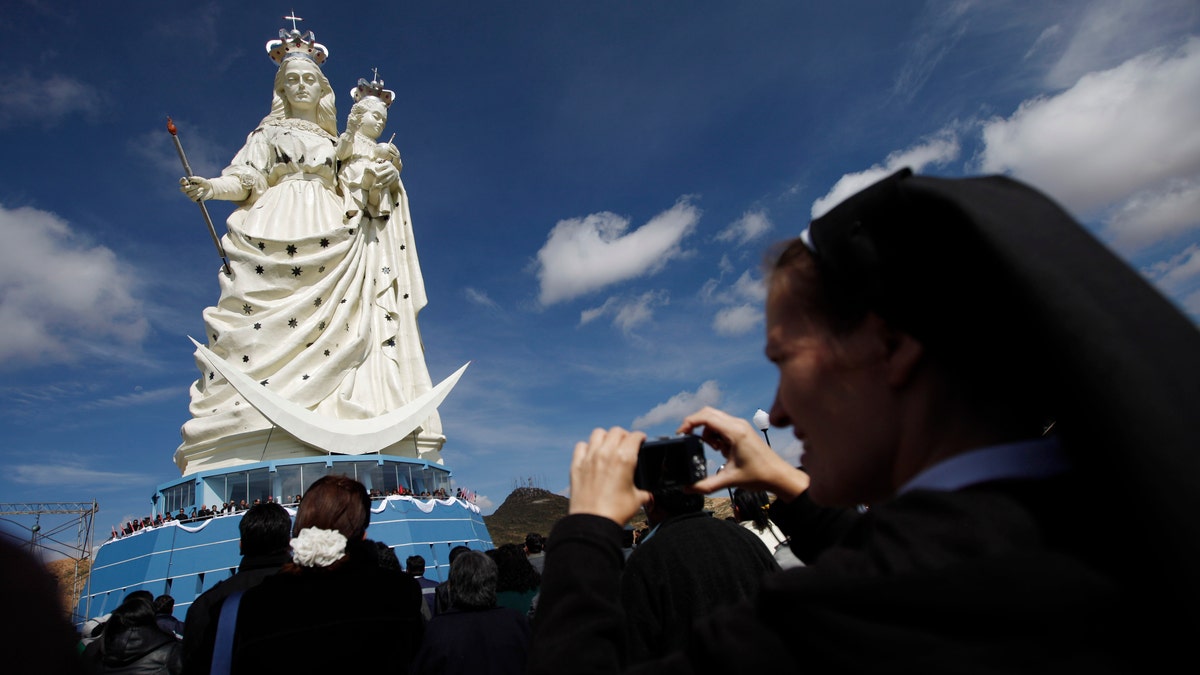 cda1034f-Bolivia Virgin Statue