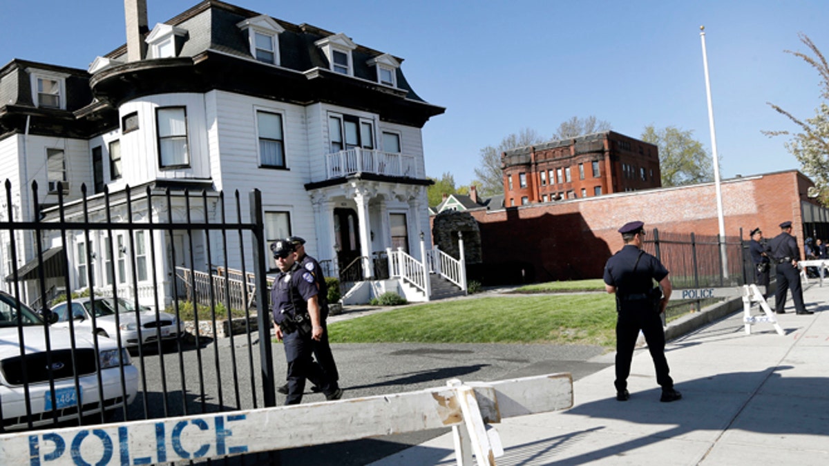 Kepala Kepolisian Massachusetts mengajukan banding ke pemakaman untuk melangkah maju untuk mengubur pemboman