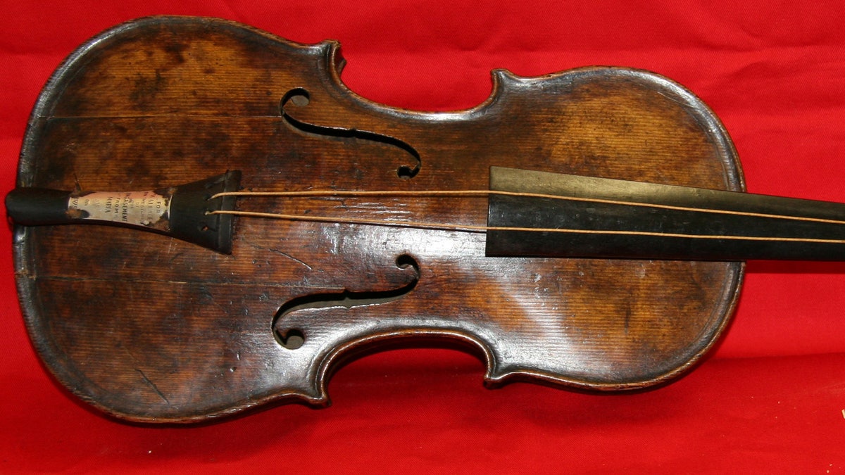 f202e87a-Britain Titanic Violin