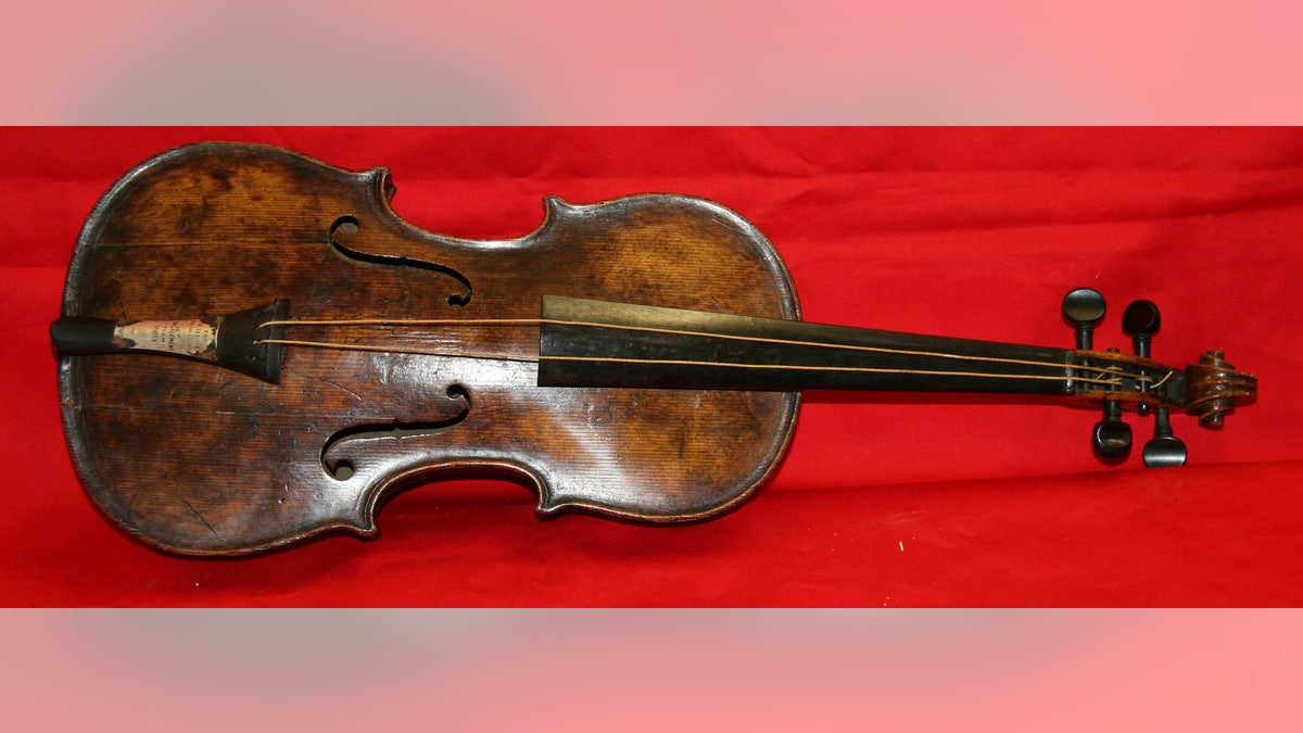 f202e87a-Britain Titanic Violin