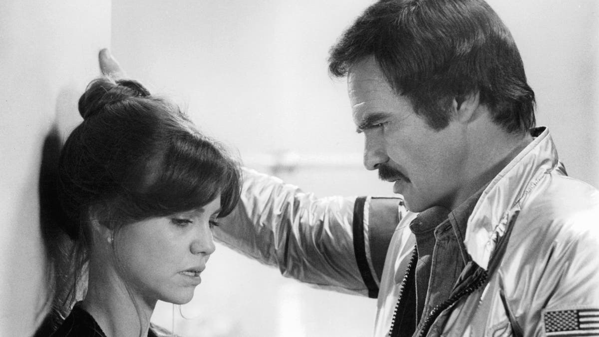Sally Field talks while Burt Reynolds listens in a scene from the film 'Hooper', 1978. (Photo by Warner Brothers/Getty Images)