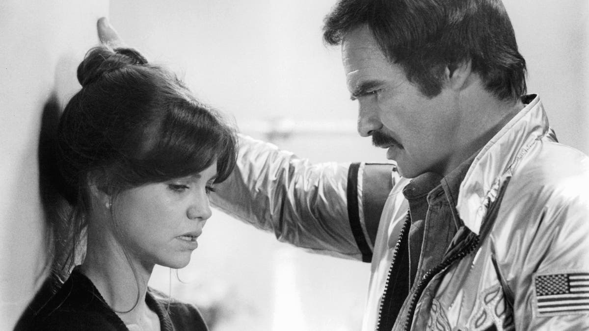 Sally Field talks while Burt Reynolds listens in a scene from the film 'Hooper', 1978. (Photo by Warner Brothers/Getty Images)