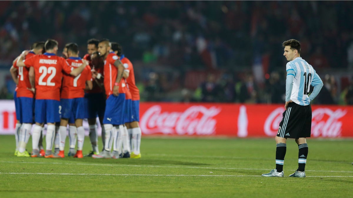 Argentina yang dipimpin Messi memperluas kekeringan gelar negaranya dengan kekalahan Copa America dari Chile