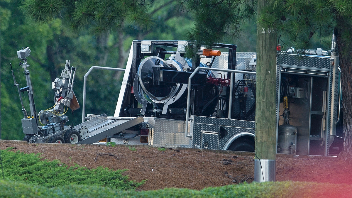 Pria yang mengaku punya bom di bank dibunuh oleh polisi