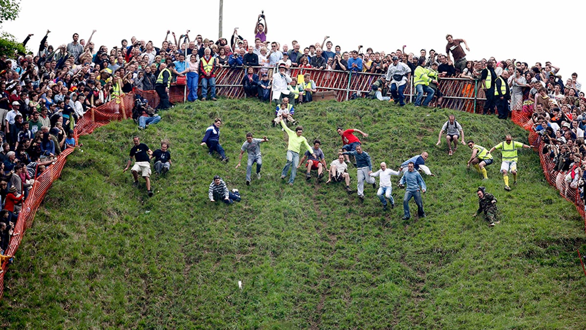 CHEESE-ROLLING-ENGLAND