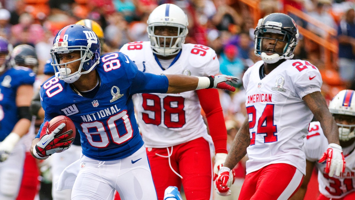 Jeff Saturday switches teams during Pro Bowl to snap ball to Peyton Manning  for last time