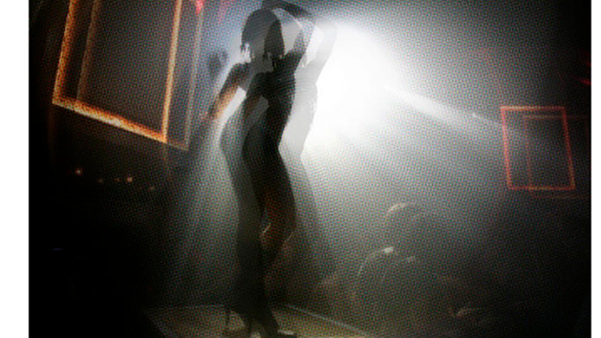 Perjuangan seorang ibu untuk menyelamatkan putrinya dari persidangan para penyelundup seks