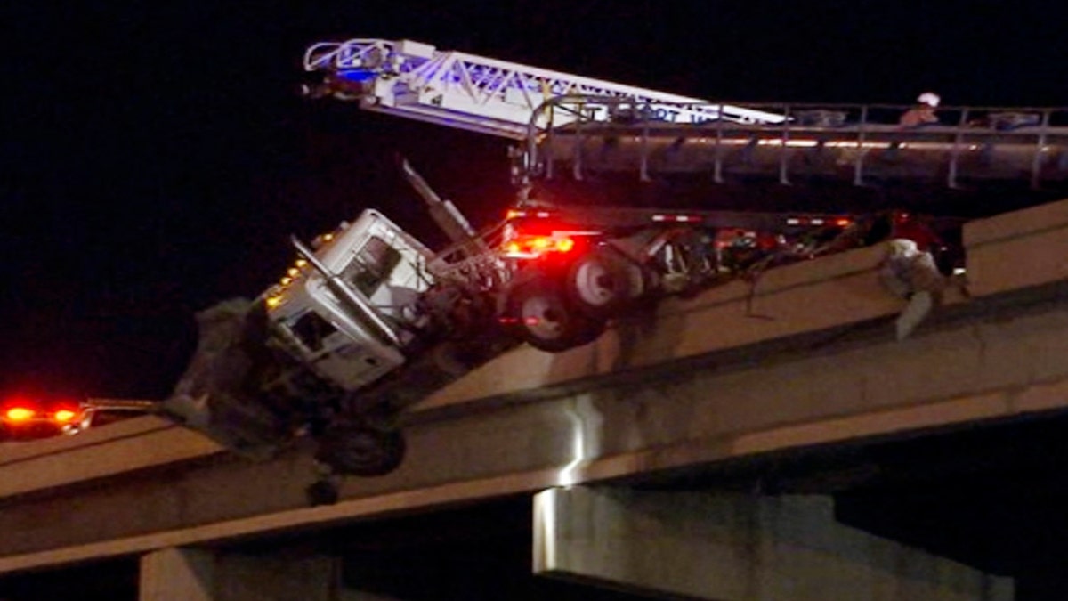 Dangling 18 Wheeler Texas