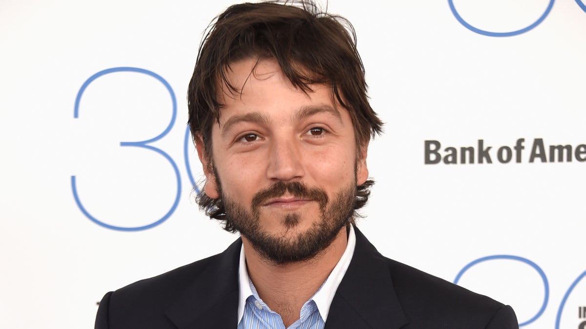 SANTA MONICA, CA - FEBRUARY 21: Actor Diego Luna attends the 2015 Film Independent Spirit Awards at Santa Monica Beach on February 21, 2015 in Santa Monica, California. (Photo by Frazer Harrison/Getty Images)