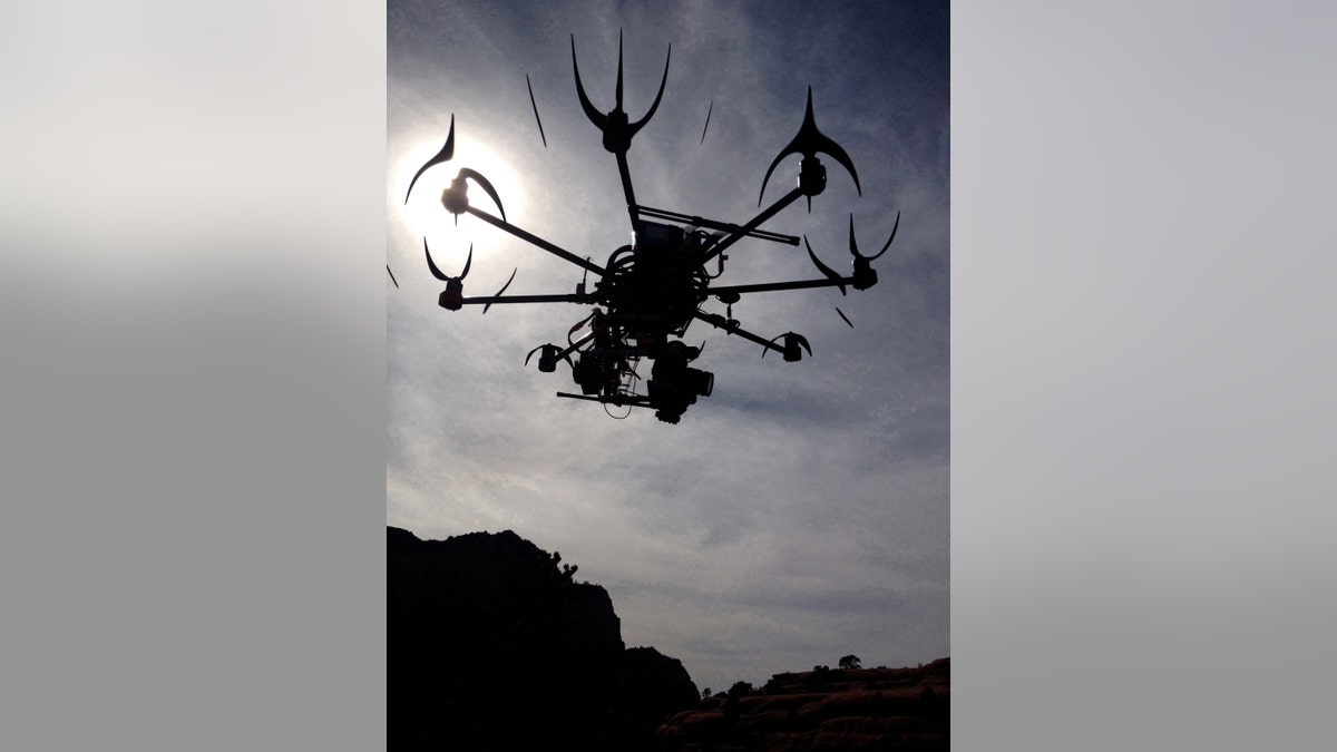 2a21c60e-Movie Drones