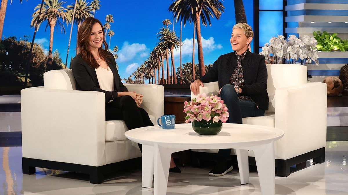 Ellen DeGeneres (R) with guest Jennifer Garner (L).