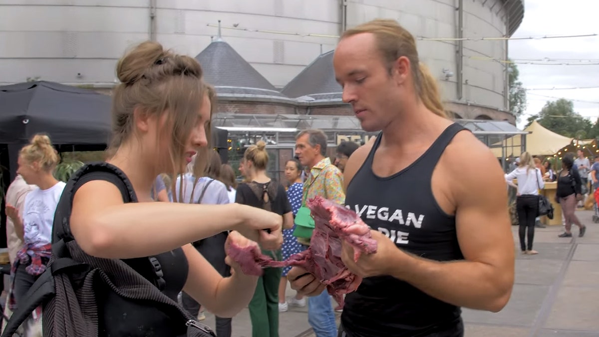 df8b7dc9-anti-vegan YouTuber  sv3rige eat raw meat in a Vegan Festival
