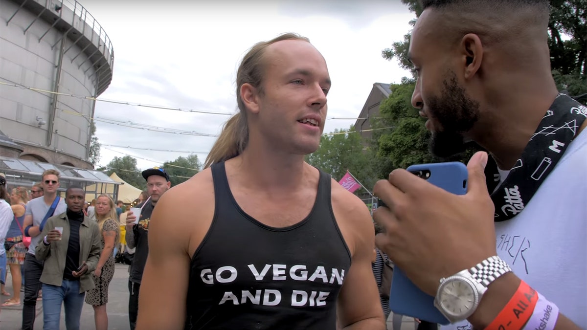 6f04b731-anti-vegan YouTuber  sv3rige eat raw meat in a Vegan Festival