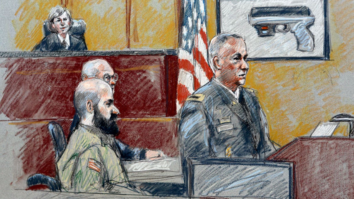 Petugas yang membantu melepas Fort Hood Shooter menggambarkan ‘secara membabi buta’ untuk bertukar tembakan