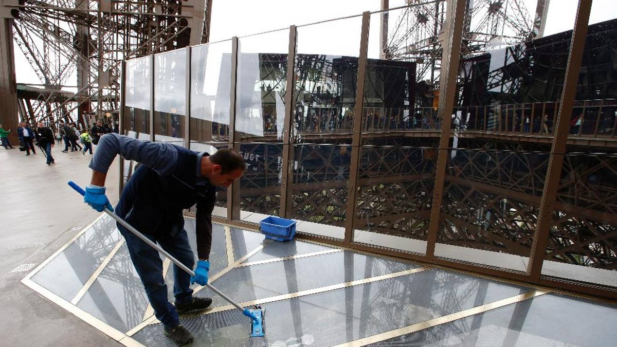 Eiffel Tower gets glass floor in £24m facelift - Telegraph