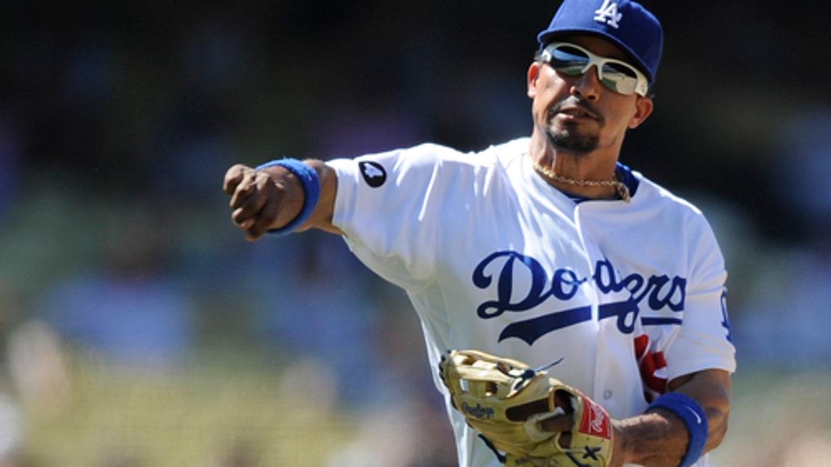 MLB: Furcal, Dodgers agree on three-year deal