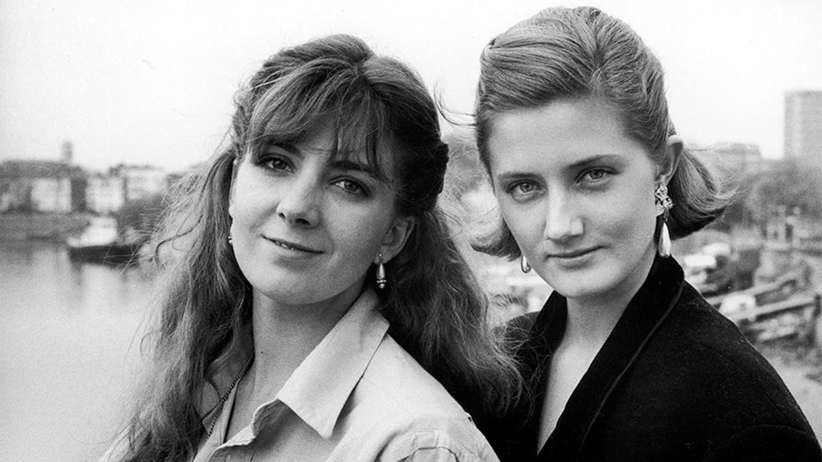 UNITED KINGDOM - MAY 1985:  Daughters of actress Vanessa Redgrave (L-R) Natasha Richardson & Joely Richardson.  (Photo by Terry Smith/The LIFE Images Collection/Getty Images)