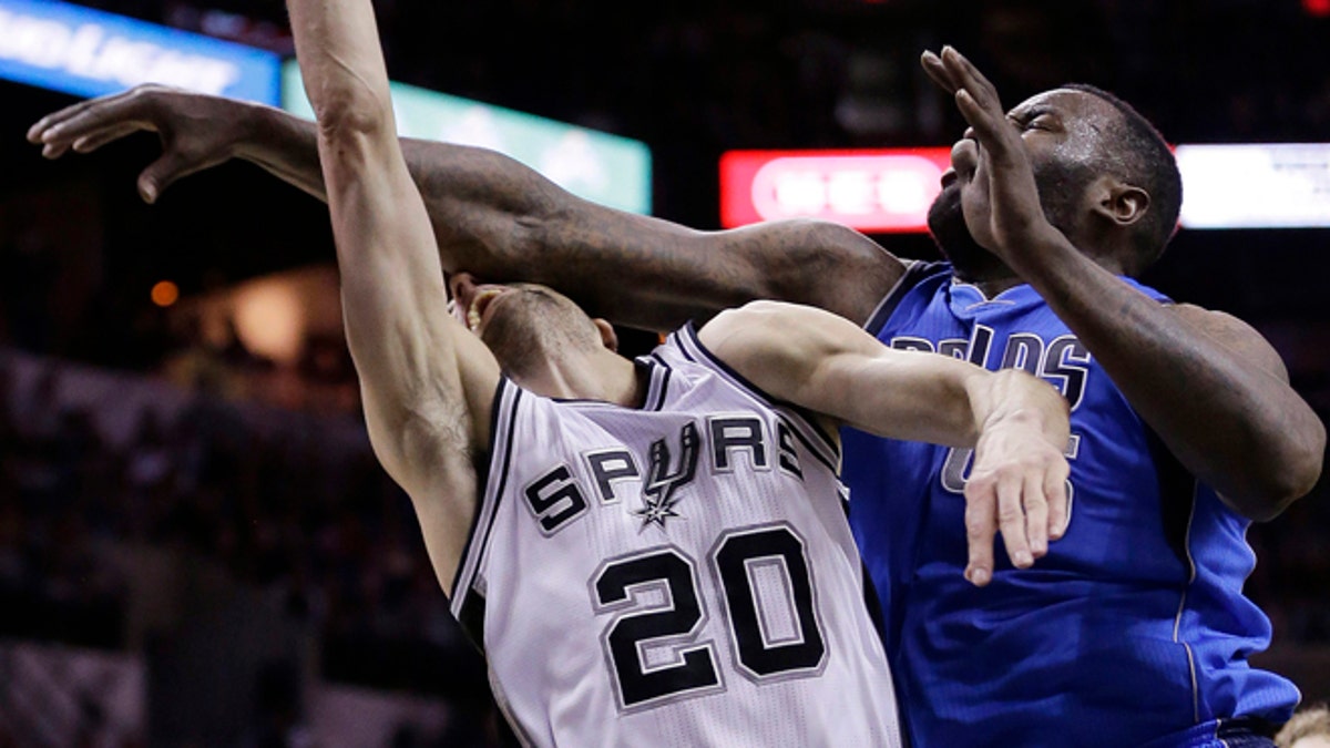 6372765b-Mavericks Spurs Basketball