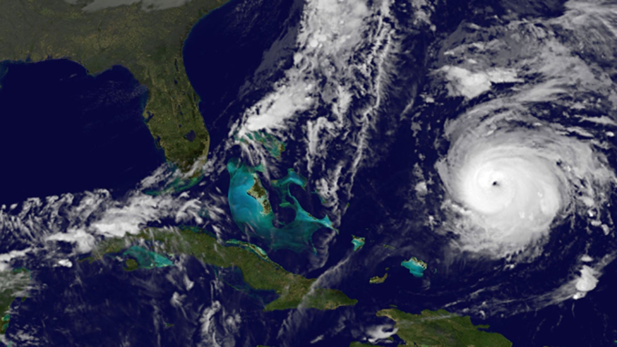 Badai Gonzalo semakin kuat di Samudera Atlantik saat bergerak menuju Bermuda