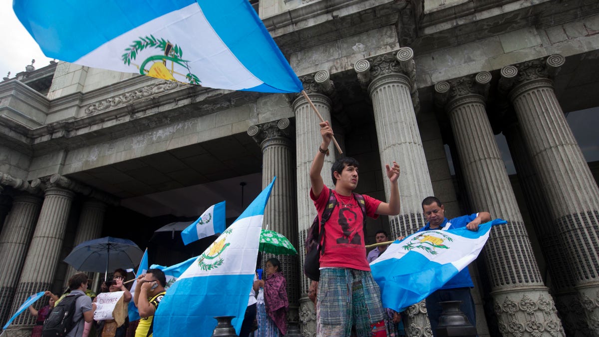 Kemarahan memuncak di Guatemala di tengah gejolak politik seputar pengunduran diri presiden dan pemilu