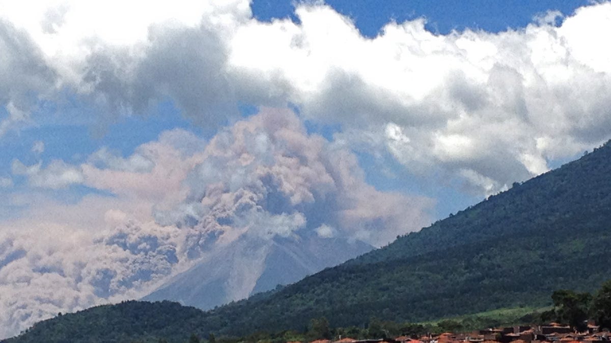 91764dfa-Guatemala Volcano