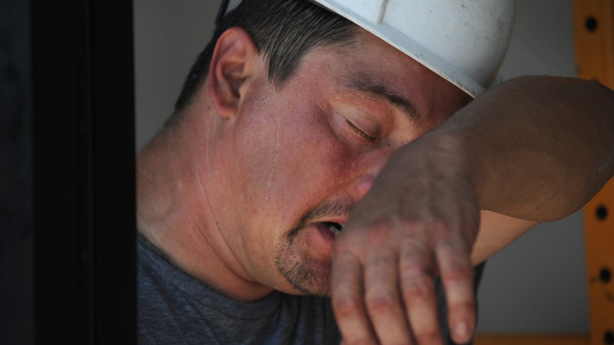 Cara mengatasi panas saat Anda bekerja di luar