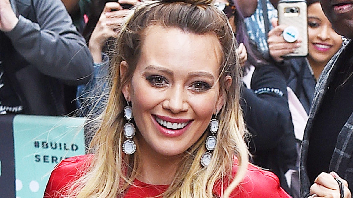 180605jkny_hilaryduff_a_001.jpg