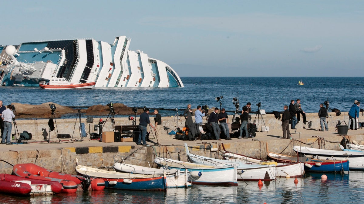 3190f77d-Italy Cruise Aground